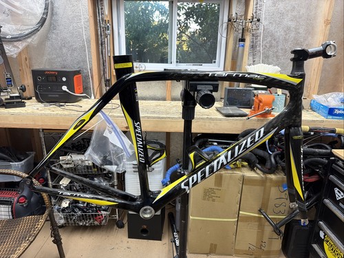 Large specialized tarmac - large,